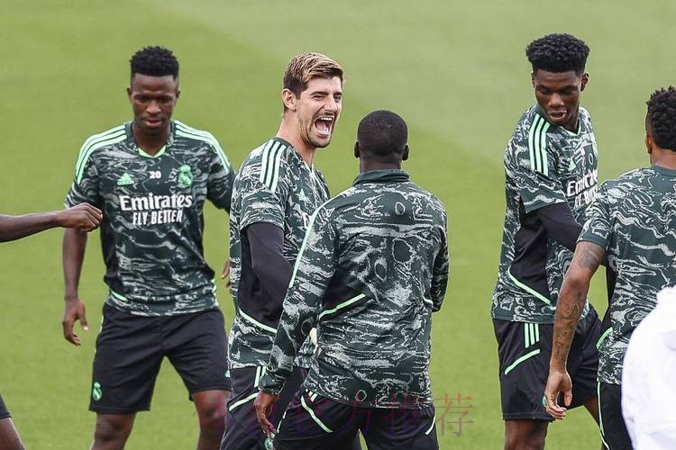 外媒:2026-2027赛季皇马客场球衣将回归绿色 外媒:2026-2027赛季皇马客场球衣将回归绿色